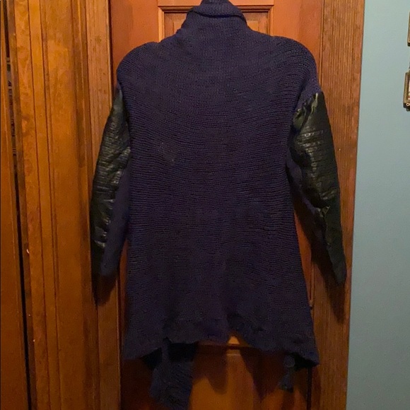 Navy cardigan with faux leather sleeves - Picture 9 of 10